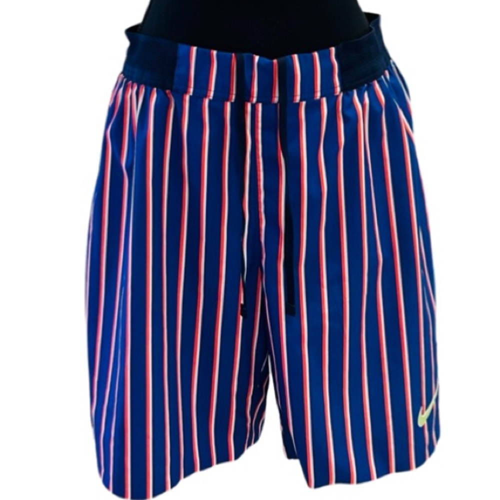 Women’s Nike striped Dri fit shorts Size L
